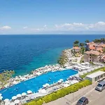In Veli Lo Inj By The Apartman
