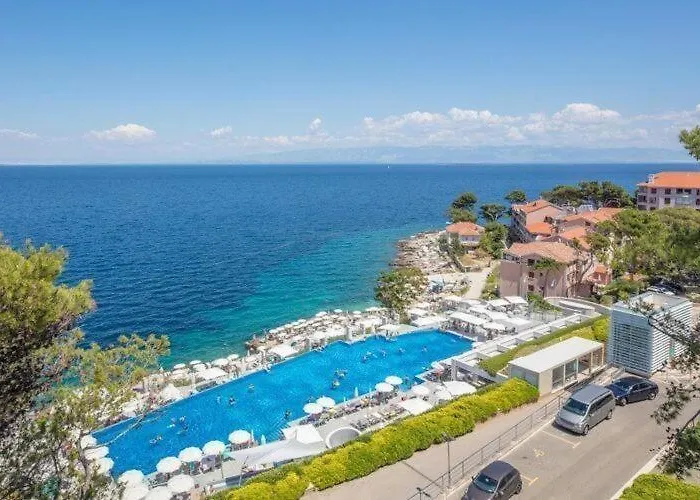 In Veli Lo Inj By The Apartman